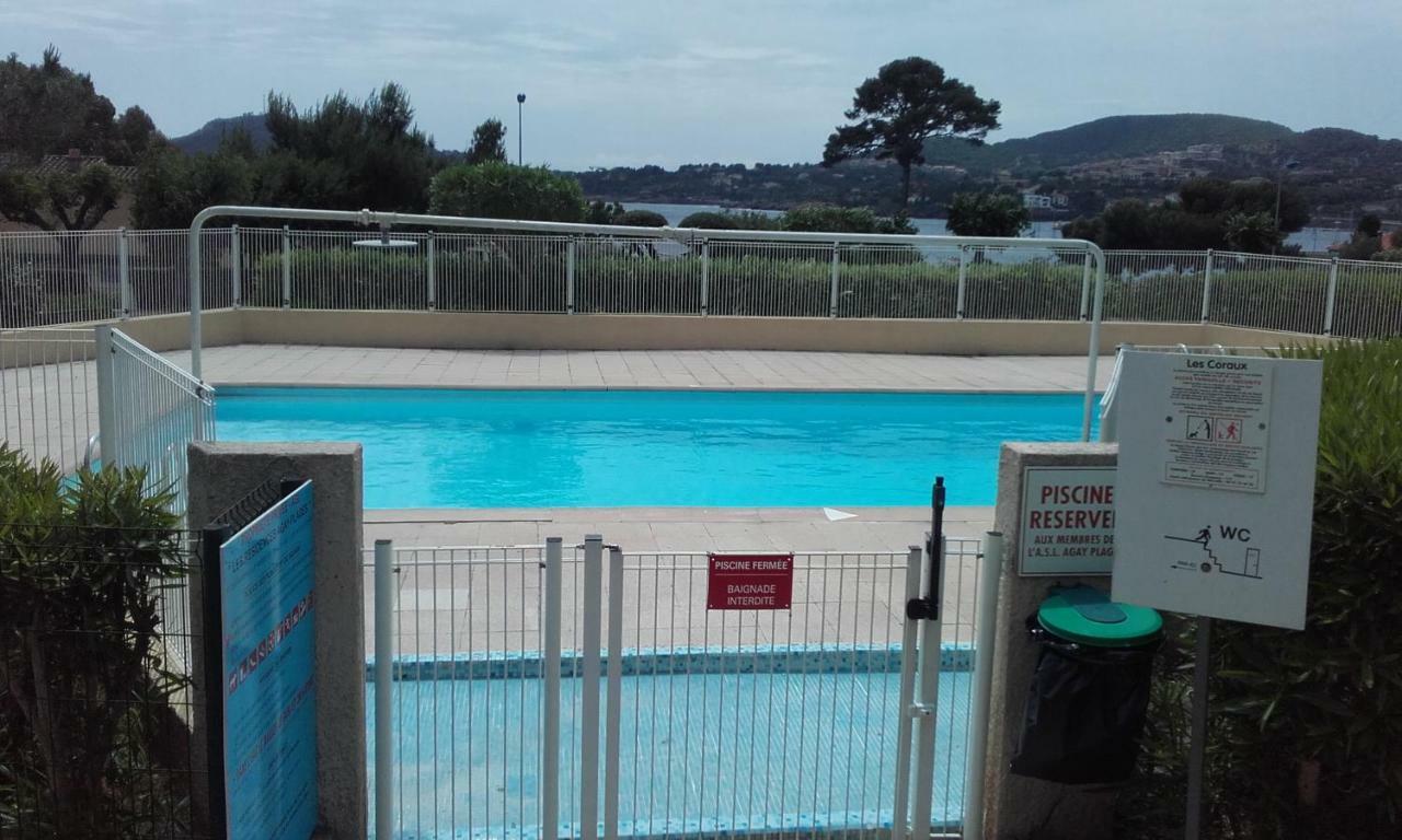 Appartement Vue Mer Piscines Parking Les Coraux Agay Plage Сен-Рафаель Екстер'єр фото